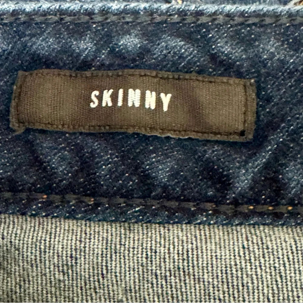 Torrid Size 18 Short Jeans Skinny Distressed Faux Tears Dark Wash - Picture 6 of 10
